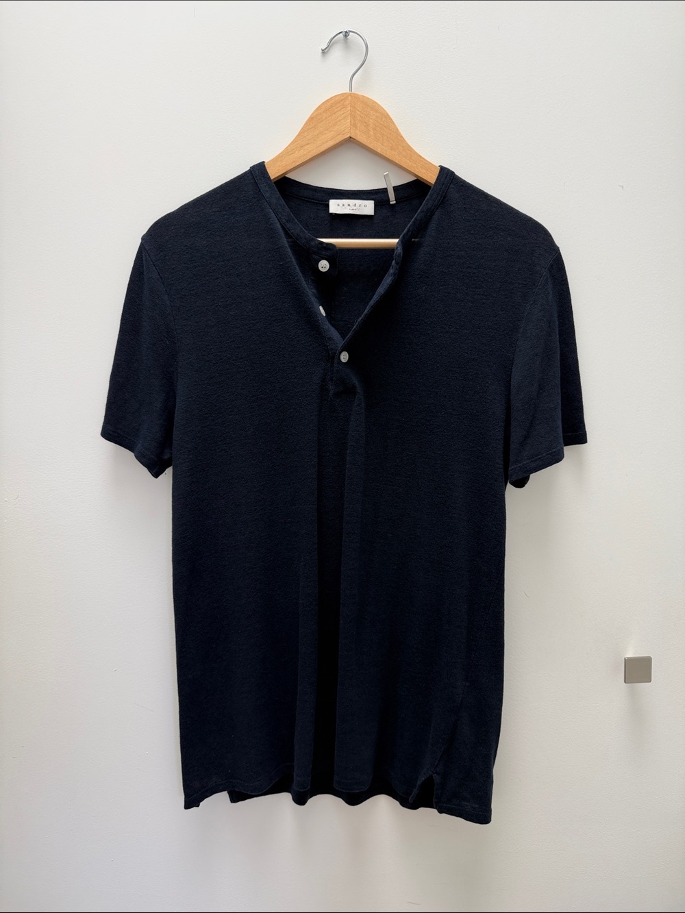 Sandro Paris Men’s Navy 100% Linen Short Sleeve Henley Shirt Designer Tee